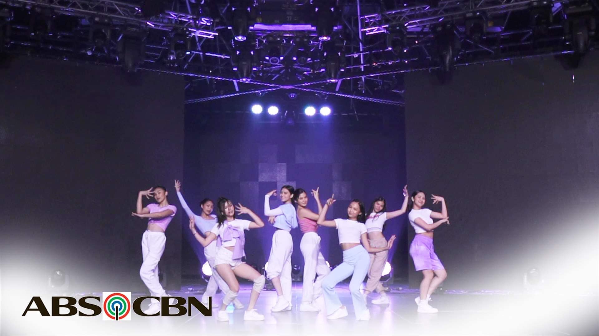 Bini Pit A Pat Dance Performance
